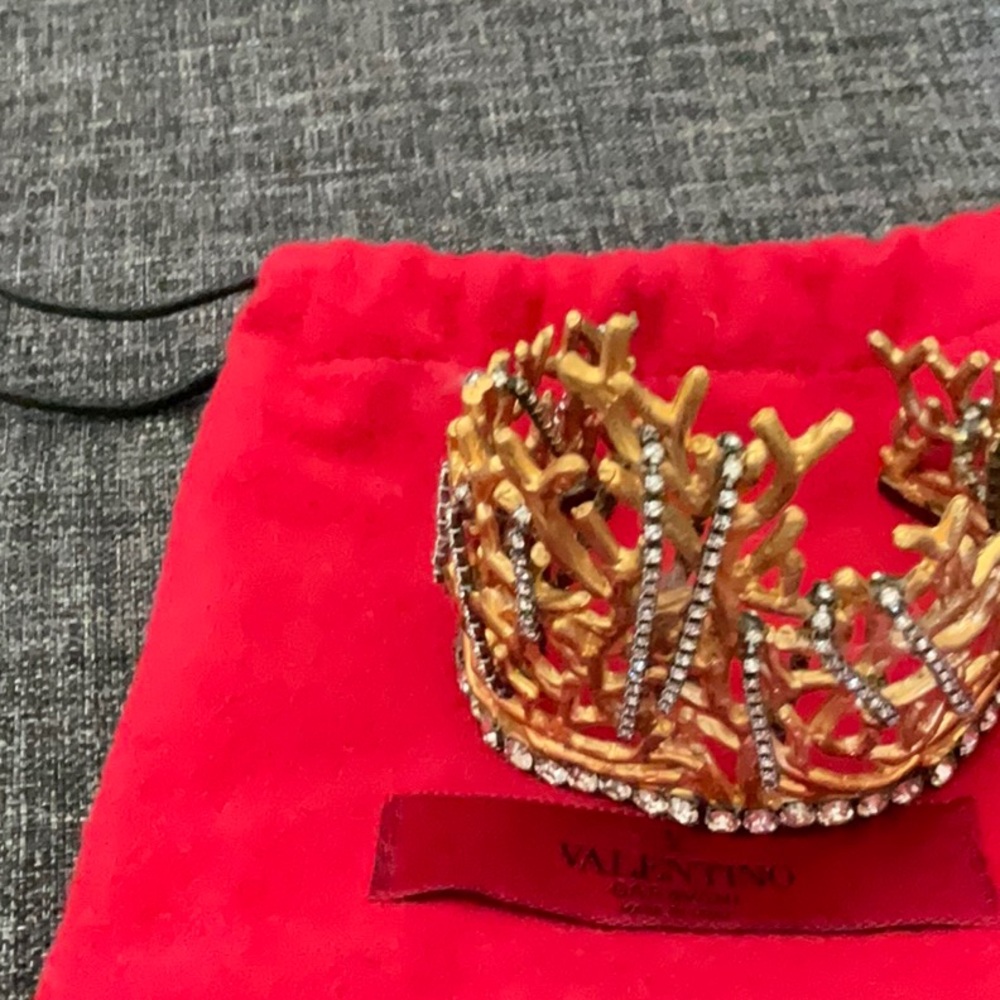 VALENTINO Garavani Coral cuff bracelet, matte gold and jewels. Rare and unique - Picture 4 of 10